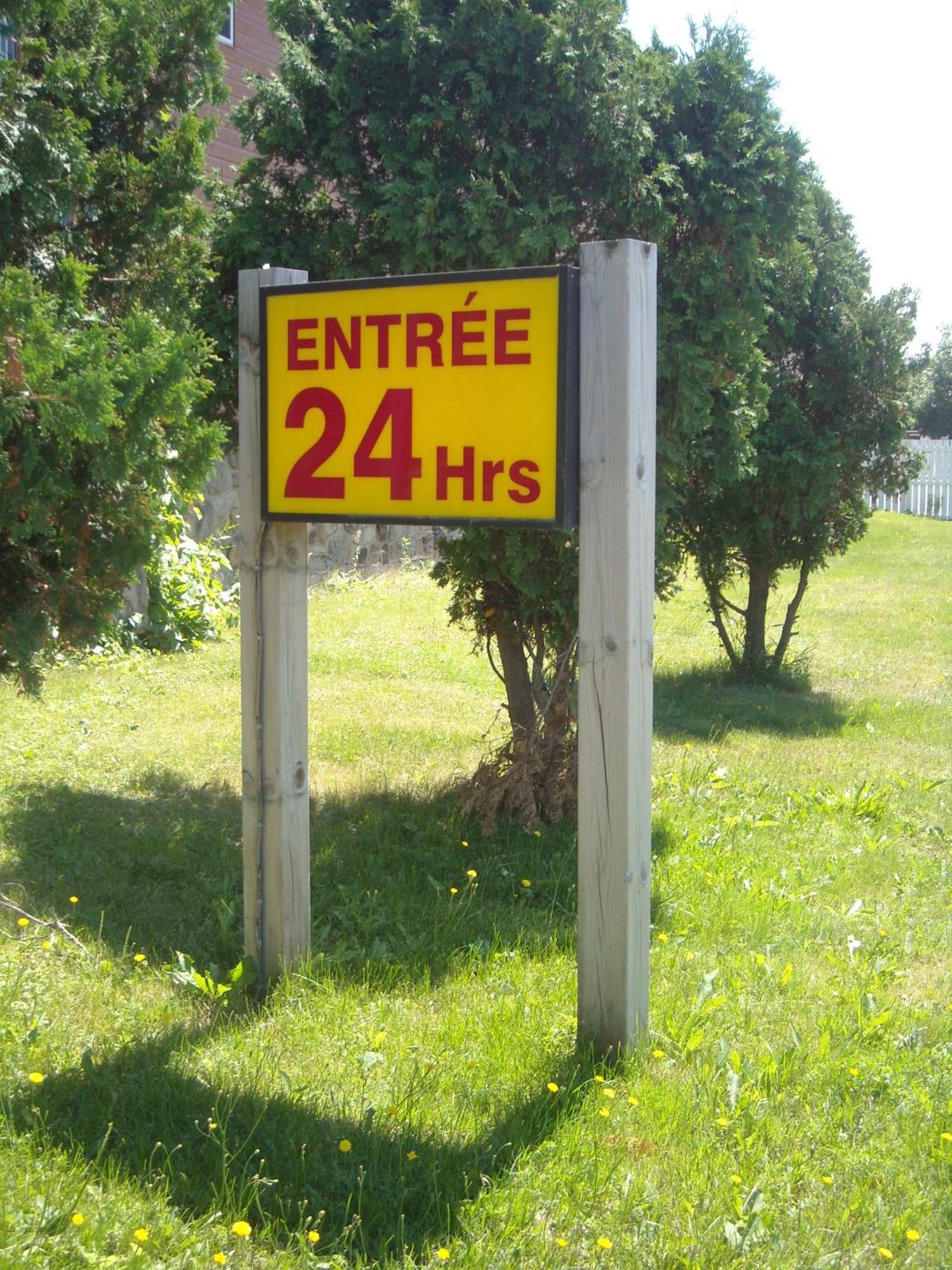 Motel Montreal Notre-Dame-de-l'Ile-Perrot Экстерьер фото