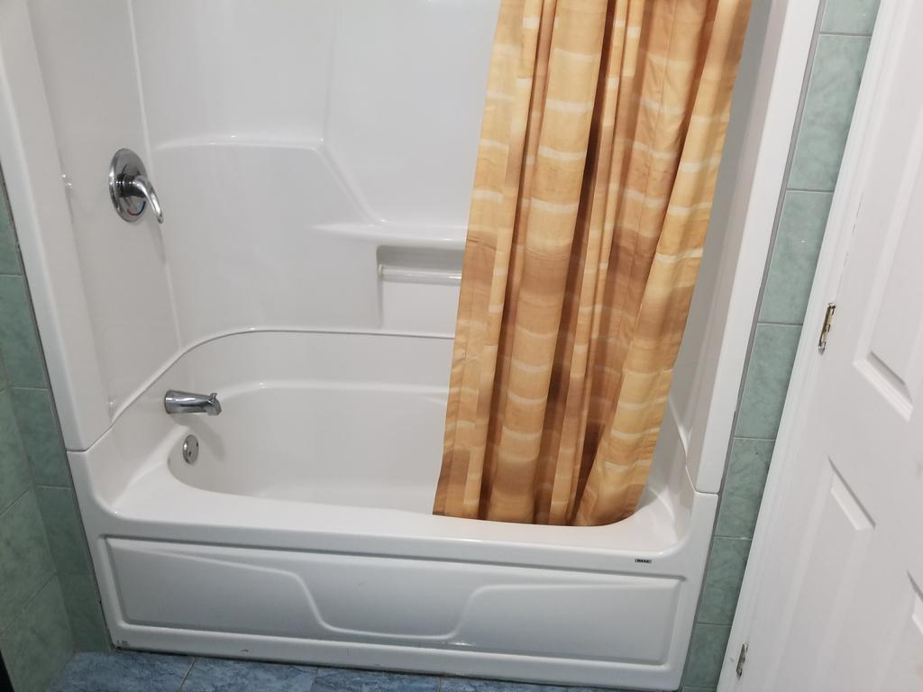 Motel Montreal Notre-Dame-de-l'Ile-Perrot Экстерьер фото